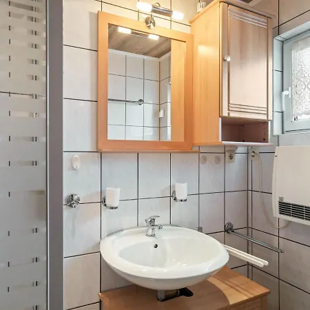 Modern Holiday In With Garden